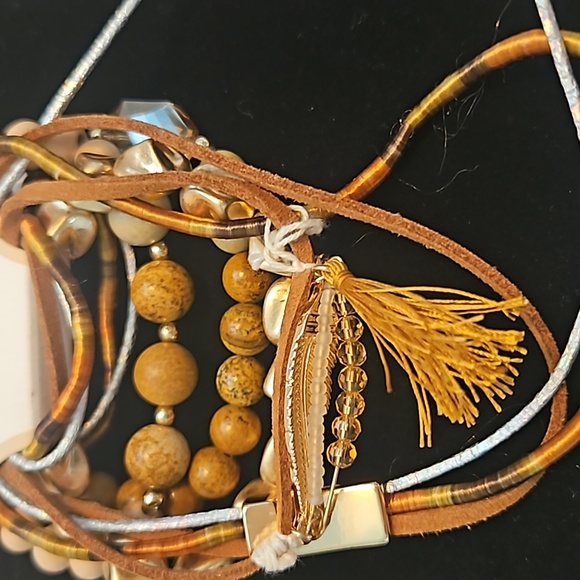 Several bracelets,  Carole INC - Picture 2 of 7